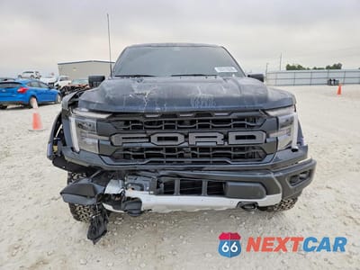 Piąte zdjęcie samochodu w środku: 2026 FORD F150 RAPTOR VIN:1FTFW1RGXTFA45799 - miniatura