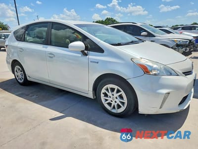 Czwarte zdjęcie samochodu z boku: 2013 TOYOTA PRIUS V TWO VIN:JTDZN3EU5D3205338 - miniatura