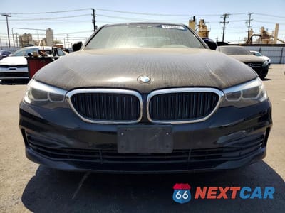 Piąte zdjęcie samochodu w środku: 2019 BMW 530E VIN:WBAJA9C57KB254290 - miniatura