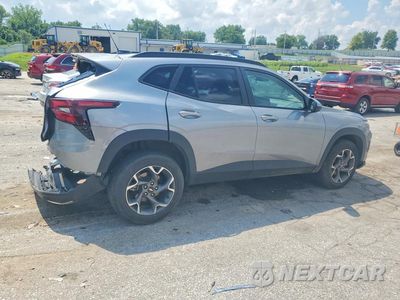 Trzecie zdjęcie samochodu z tyłu: 2025 CHEVROLET TRAX VIN:KL77LHEP3SC249045 - miniatura