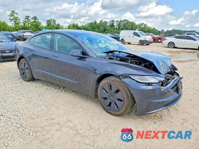 Czwarte zdjęcie samochodu z boku: 2026 TESLA MODEL 3 VIN:5YJ3E1EA4TF147630 - miniatura