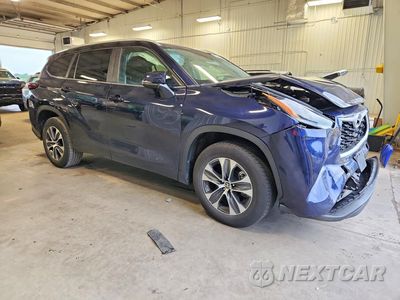 Czwarte zdjęcie samochodu z boku: 2024 TOYOTA HIGHLANDER XLE VIN:5TDKDRAH3RS052335 - miniatura