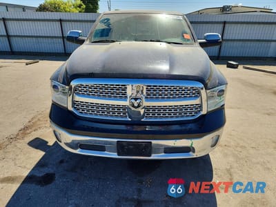 Piąte zdjęcie samochodu w środku: 2018 RAM 1500 LARAMIE VIN:1C6RR7VM9JS227136 - miniatura