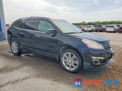 Czwarte zdjęcie samochodu z boku: 2013 CHEVROLET TRAVERSE LT VIN:1GNKVGKD2DJ269790 - miniatura