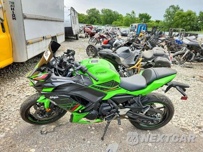 Trzecie zdjęcie samochodu z tyłu: 2023 KAWASAKI EX650 R VIN:ML5EXER10PDAA7908 - miniatura