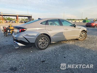Trzecie zdjęcie samochodu z tyłu: 2025 HYUNDAI SONATA HYBRID SEL VIN:KMHL34JJ9SA123484 - miniatura