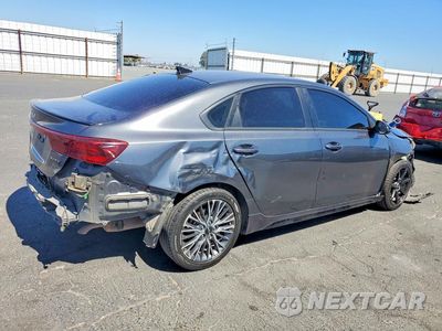 Trzecie zdjęcie samochodu z tyłu: 2022 KIA FORTE GT LINE VIN:3KPF54AD8NE438364 - miniatura