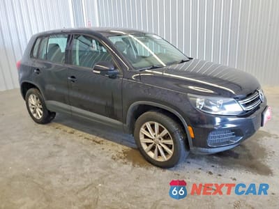 Czwarte zdjęcie samochodu z boku: 2017 VOLKSWAGEN TIGUAN S VIN:WVGBV7AX0HK049614 - miniatura