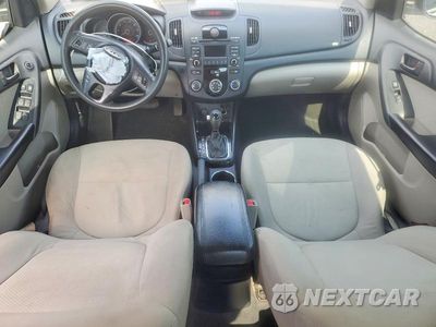 Zdjęcie 8 z 13 samochodu: 2012 KIA FORTE EX VIN:KNAFU4A21C5499952 - miniatura