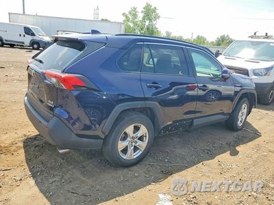 Trzecie zdjęcie samochodu z tyłu: 2021 TOYOTA RAV4 XLE VIN:4T3RWRFV6MU025810 - miniatura