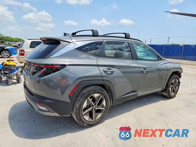Trzecie zdjęcie samochodu z tyłu: 2025 HYUNDAI TUCSON SEL VIN:5NMJC3DEXSH604421 - miniatura