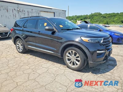 Czwarte zdjęcie samochodu z boku: 2020 FORD EXPLORER XLT VIN:1FMSK8DH5LGB33703 - miniatura