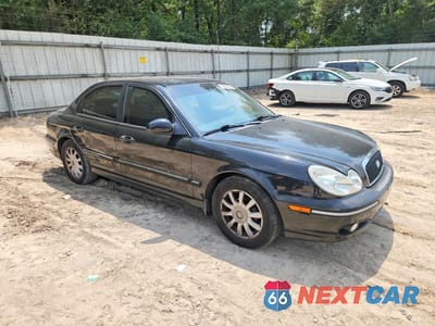 Czwarte zdjęcie samochodu z boku: 2003 HYUNDAI SONATA GLS VIN:KMHWF35H73A851893 - miniatura