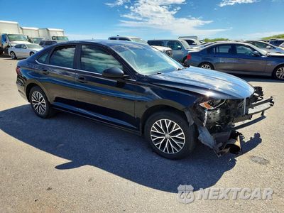 Czwarte zdjęcie samochodu z boku: 2020 VOLKSWAGEN JETTA S VIN:3VWCB7BU2LM073367 - miniatura