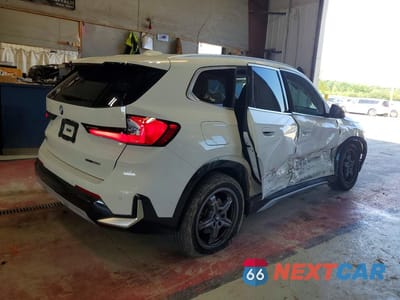 Trzecie zdjęcie samochodu z tyłu: 2025 BMW X1 XDRIVE28I VIN:WBX73EF07S5140727 - miniatura