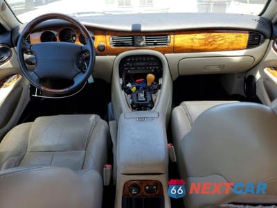 Zdjęcie 8 z 12 samochodu: 2002 JAGUAR XJR VIN:SAJDA15B32MF42532 - miniatura
