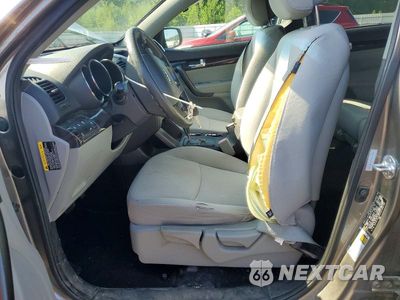 Zdjęcie 7 z 12 samochodu: 2012 KIA SORENTO LX VIN:5XYKTDA65CG188166 - miniatura