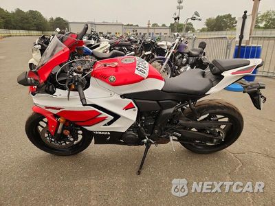 Trzecie zdjęcie samochodu z tyłu: 2026 YAMAHA YZF690 S VIN:JYARM60E8TA004835 - miniatura