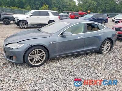 2013 TESLA MODEL S 5YJSA1AC2DFP10190 - główne zdjęcie licytacji z USA - miniatura