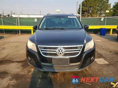 Piąte zdjęcie samochodu w środku: 2010 VOLKSWAGEN TIGUAN SE VIN:WVGBV7AXXAW510655 - miniatura