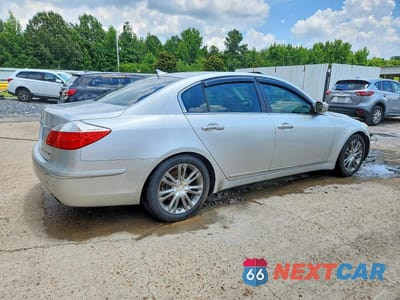 Trzecie zdjęcie samochodu z tyłu: 2009 HYUNDAI GENESIS 4.6L VIN:KMHGC46F69U047141 - miniatura