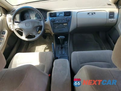 Zdjęcie 8 z 12 samochodu: 2000 HONDA ACCORD LX VIN:JHMCG6657YC002979 - miniatura