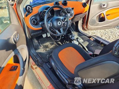 Zdjęcie 8 z 12 samochodu: 2016 SMART FORTWO VIN:WMEFJ5DAXGK060830 - miniatura