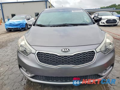 Piąte zdjęcie samochodu w środku: 2016 KIA FORTE LX VIN:KNAFK5A86G5648426 - miniatura