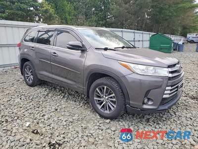 Czwarte zdjęcie samochodu z boku: 2017 TOYOTA HIGHLANDER XLE VIN:5TDJZRFH4HS415407 - miniatura