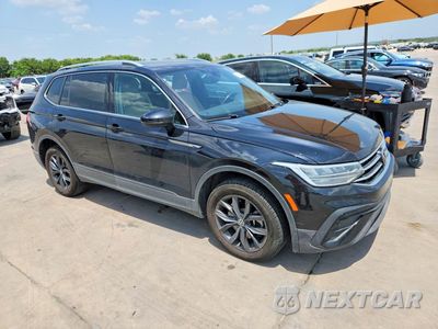 Czwarte zdjęcie samochodu z boku: 2022 VOLKSWAGEN TIGUAN SE VIN:3VV2B7AX0NM040365 - miniatura
