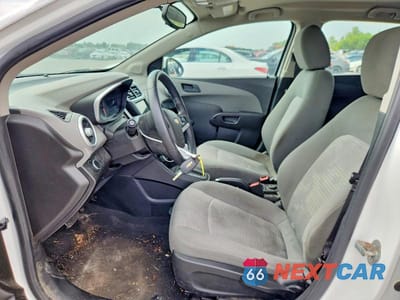 Zdjęcie 7 z 12 samochodu: 2019 CHEVROLET SONIC VIN:1G1JG6SB9K4142918 - miniatura