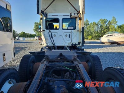Zdjęcie 6 z 10 samochodu: 2020 FREIGHTLINER CASCADIA 1 - SEMI TRUCK VIN:3AKJHLDV3LSLF0836 - miniatura