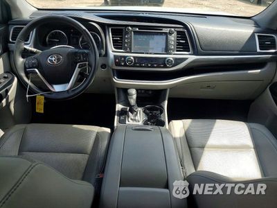 Zdjęcie 8 z 12 samochodu: 2018 TOYOTA HIGHLANDER LIMITED VIN:5TDYZRFH6JS247175 - miniatura