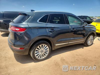 Trzecie zdjęcie samochodu z tyłu: 2019 LINCOLN MKC VIN:5LMCJ1C96KUL08952 - miniatura