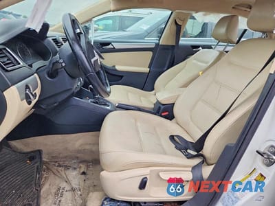 Zdjęcie 7 z 12 samochodu: 2014 VOLKSWAGEN JETTA SE VIN:3VWD17AJ8EM372217 - miniatura