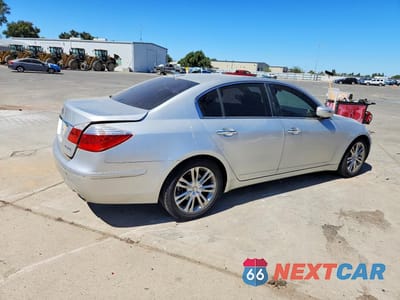 Trzecie zdjęcie samochodu z tyłu: 2010 HYUNDAI GENESIS 3.8L VIN:KMHGC4DE0AU081039 - miniatura