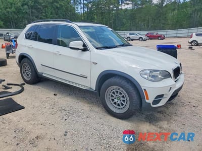 Czwarte zdjęcie samochodu z boku: 2013 BMW X5 XDRIVE35D VIN:5UXZW0C5XD0B90295 - miniatura