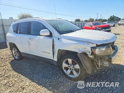 Czwarte zdjęcie samochodu z boku: 2016 JEEP COMPASS LATITUDE VIN:1C4NJDEB5GD757922 - miniatura