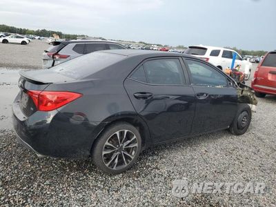 Trzecie zdjęcie samochodu z tyłu: 2018 TOYOTA COROLLA SE VIN:5YFBURHE2JP770015 - miniatura