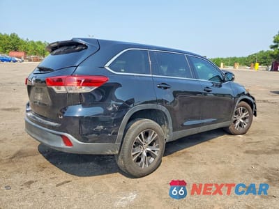 Trzecie zdjęcie samochodu z tyłu: 2019 TOYOTA HIGHLANDER LE PLUS VIN:5TDZZRFH1KS348484 - miniatura