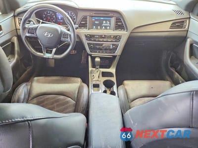 Zdjęcie 8 z 12 samochodu: 2017 HYUNDAI SONATA SPORT 2.0T VIN:5NPE34AB2HH517643 - miniatura