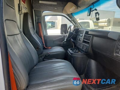 Zdjęcie 11 z 14 samochodu: 2023 CHEVROLET EXPRESS G3500 DELIVERY TRUCK VIN:1GB0GSF75P1114094 - miniatura