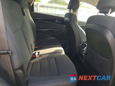 Zdjęcie 11 z 13 samochodu: 2018 KIA SORENTO LX VIN:5XYPG4A36JG362100 - miniatura