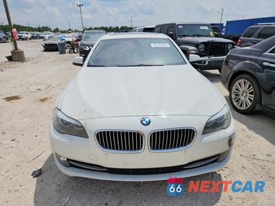 Piąte zdjęcie samochodu w środku: 2011 BMW 528 I VIN:WBAFR1C56BC743726 - miniatura