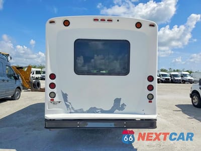 Zdjęcie 6 z 13 samochodu: 2021 FORD ECONOLINE E350 SUPER DUTY CUTAWAY VAN VIN:1FDEE3FN2MDC10721 - miniatura