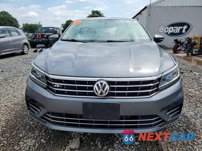 Piąte zdjęcie samochodu w środku: 2018 VOLKSWAGEN PASSAT S VIN:1VWAA7A38JC009917 - miniatura