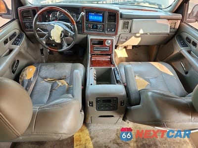 Zdjęcie 8 z 13 samochodu: 2005 CADILLAC ESCALADE VIN:1GYEK63N85R139915 - miniatura