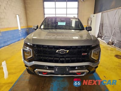 Piąte zdjęcie samochodu w środku: 2025 CHEVROLET SUBURBAN K1500 Z71 VIN:1GNS6DRD3SR349079 - miniatura