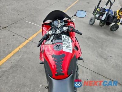 Zdjęcie 6 z 9 samochodu: 2013 YAMAHA YZFR1 VIN:JYARN23E9DA014521 - miniatura