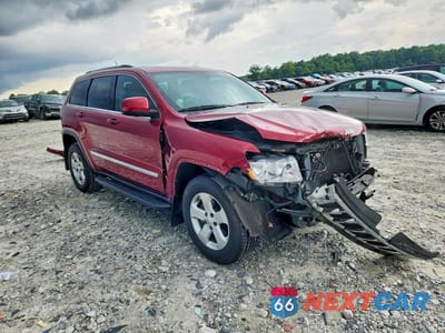 Czwarte zdjęcie samochodu z boku: 2013 JEEP GRAND CHEROKEE LAREDO VIN:1C4RJEAG8DC589073 - miniatura